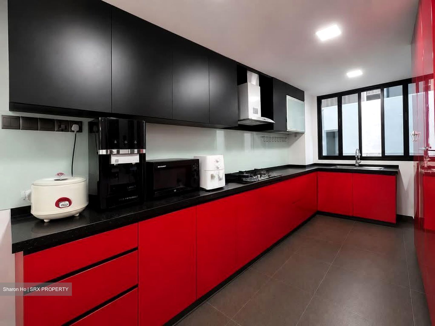 Elias Terrace (D18), Terrace #566305011